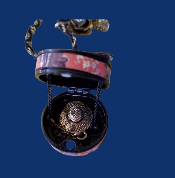 👒Betsey SUN HAT BOX Vintage Floral MIAMI CHIC Charm Necklace - GPC - Picture 13 of 14